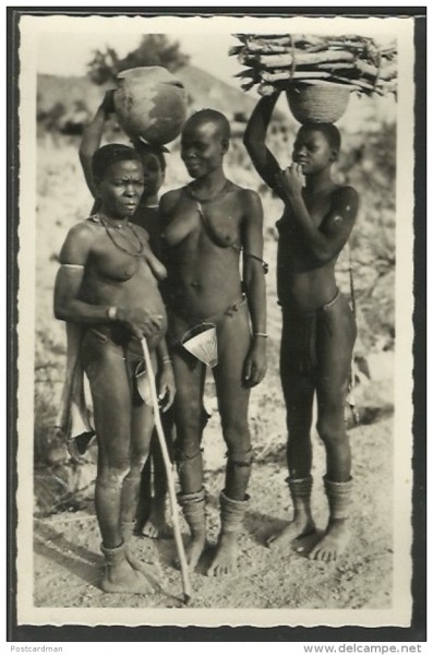 Mokolo : Femmes Kirdi aux seins nus. Publicat de R. Pauleau